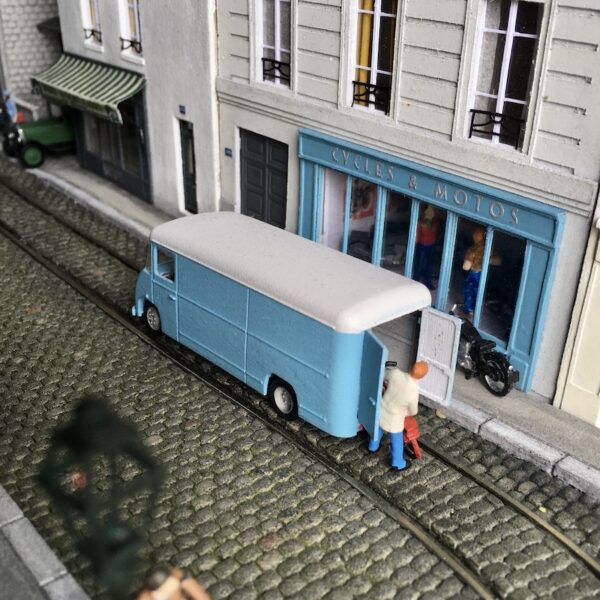 Citroen Heuliez Robustacier, Axel Vega. Maquette en kit à peindre et monter. Modèle réduit à l'échelle Ho 1/87