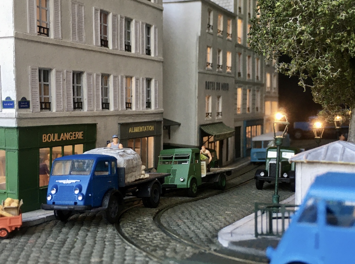 Automobile et Camion Rue de Paris 1950